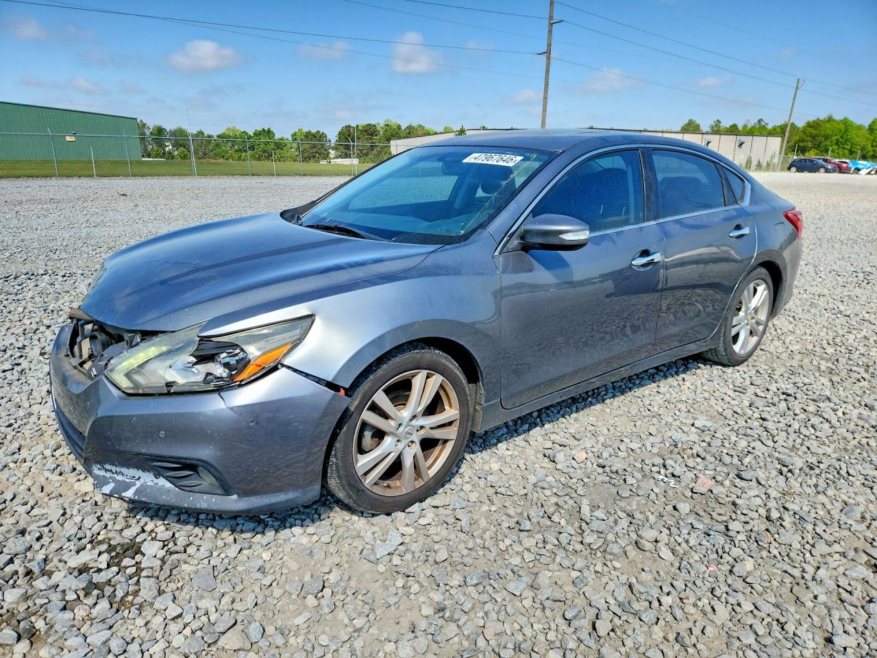 Salvage Nissan Altima Image