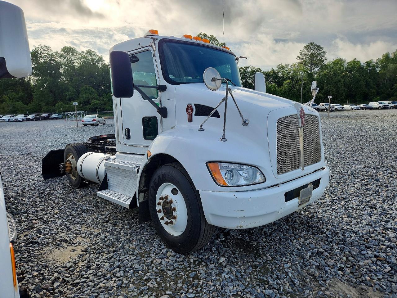 Salvage Kenworth T370 Image