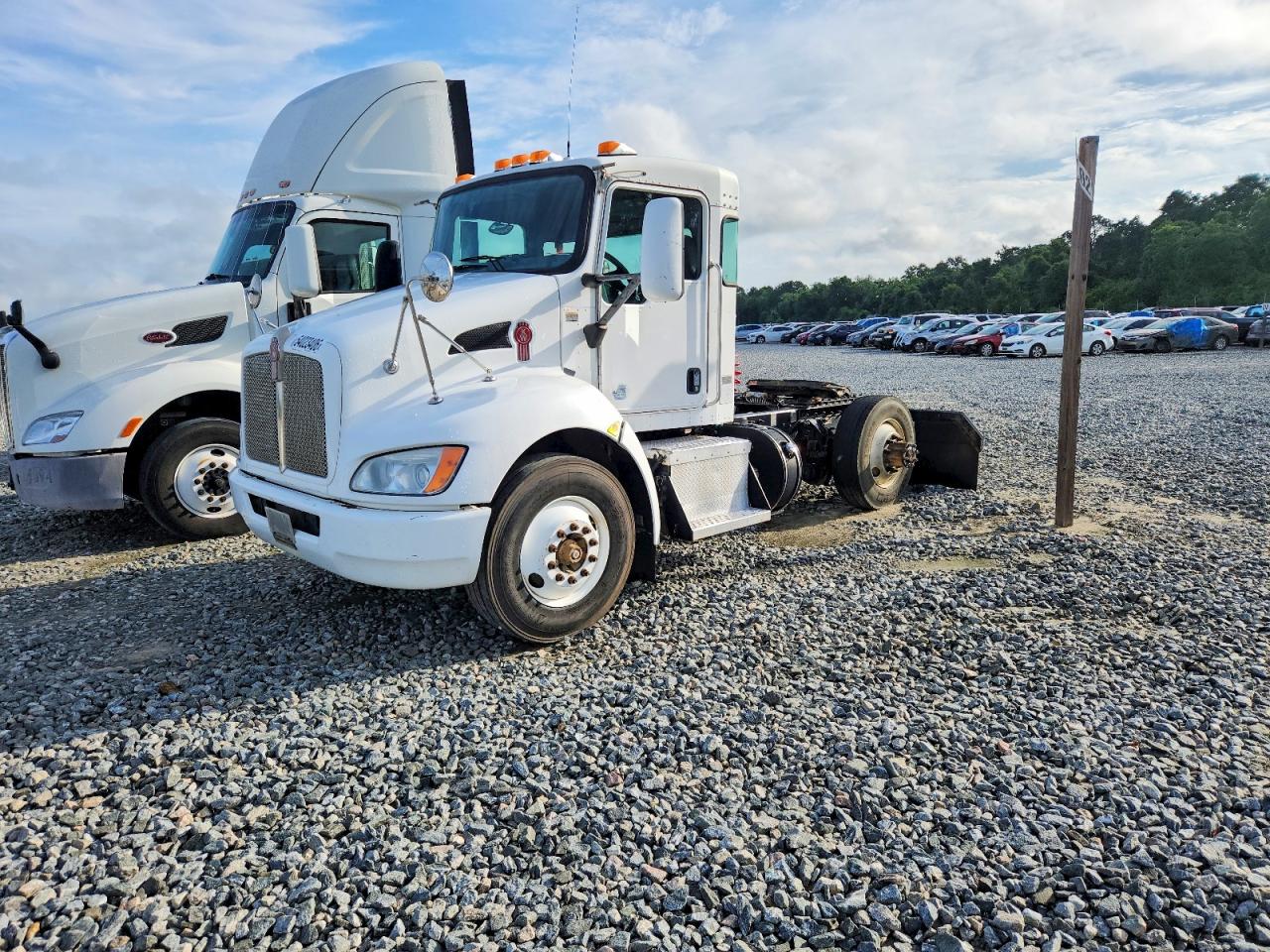 Kenworth T370