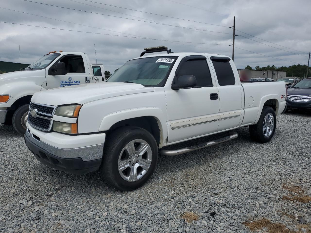 Salvage Chevrolet Silverado Image