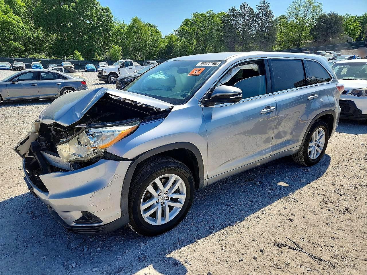 Salvage Toyota Highlander Image
