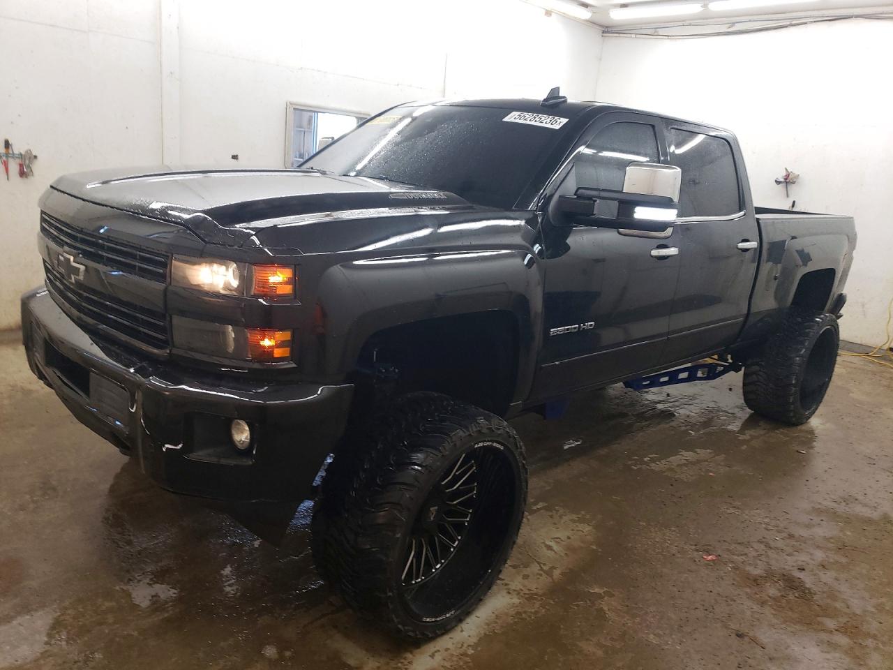 Salvage Chevrolet Silverado Image