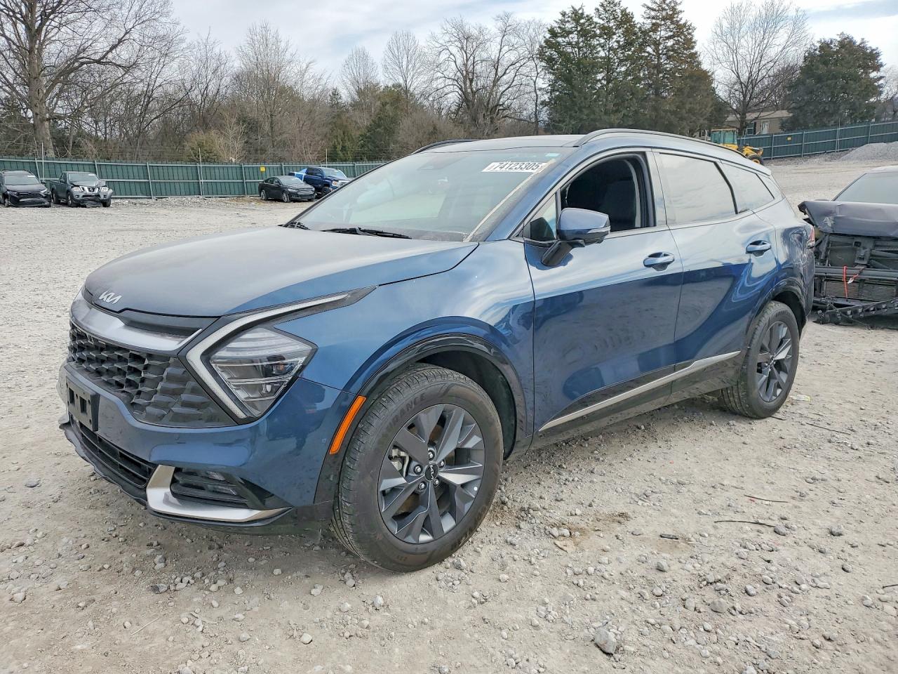 Salvage Kia Sportage Image