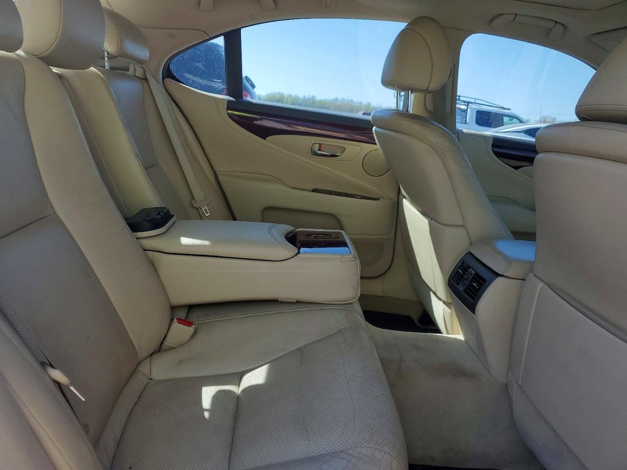 Lexus LS Base