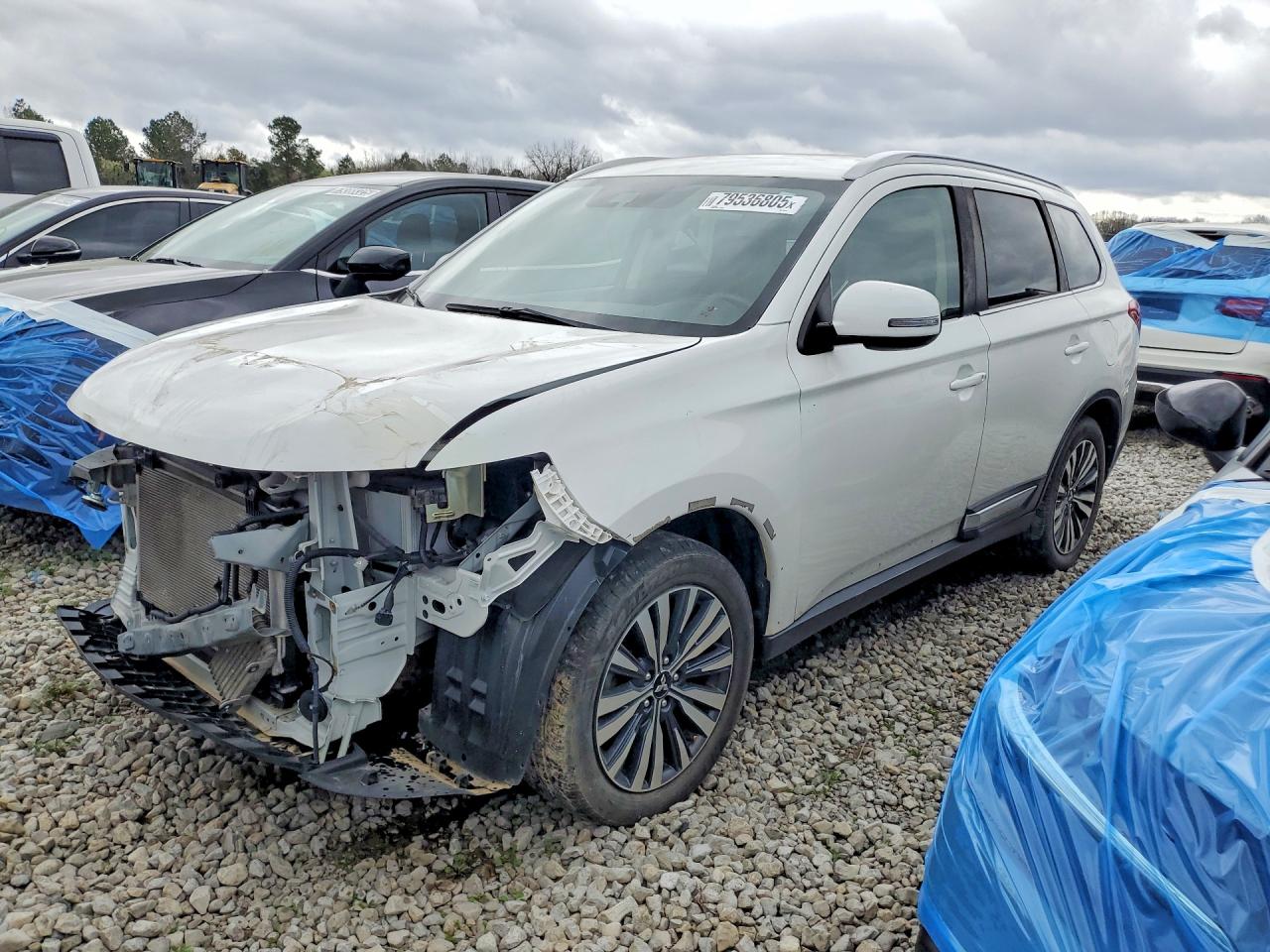 Salvage Mitsubishi Outlander Image