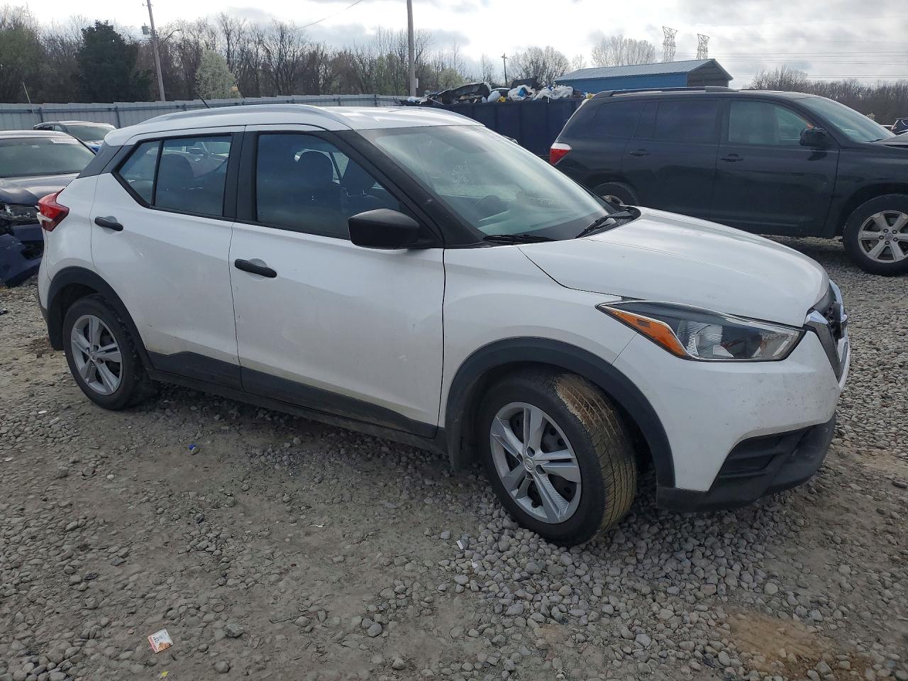 Nissan Kicks S