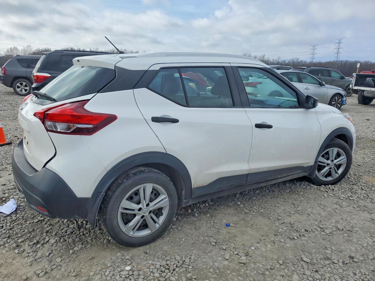 Nissan Kicks S