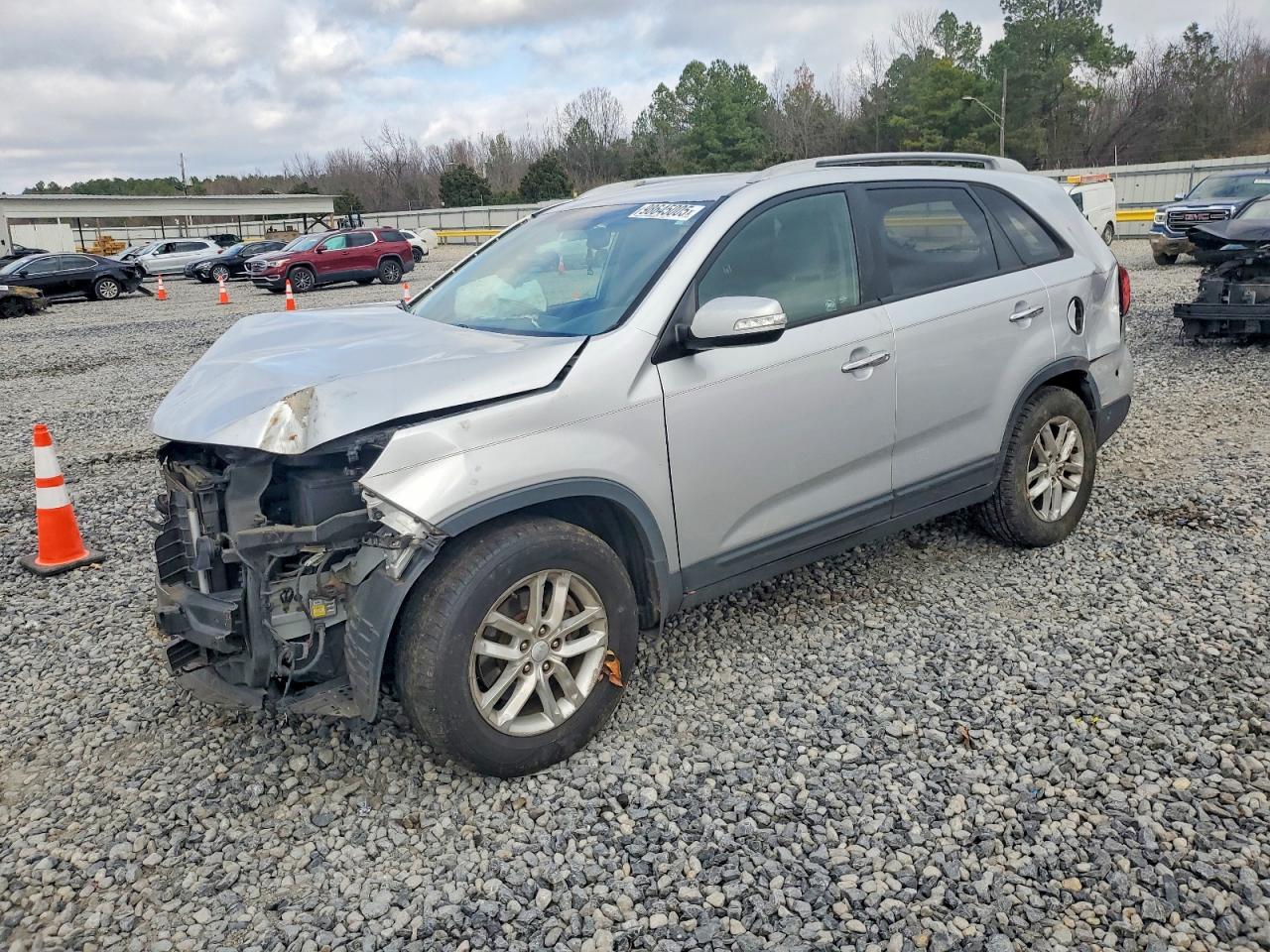 Salvage Kia Sorento Image