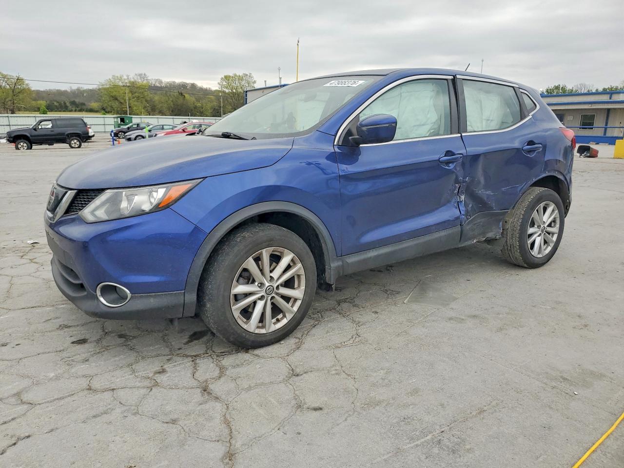 Salvage Nissan Rogue Image