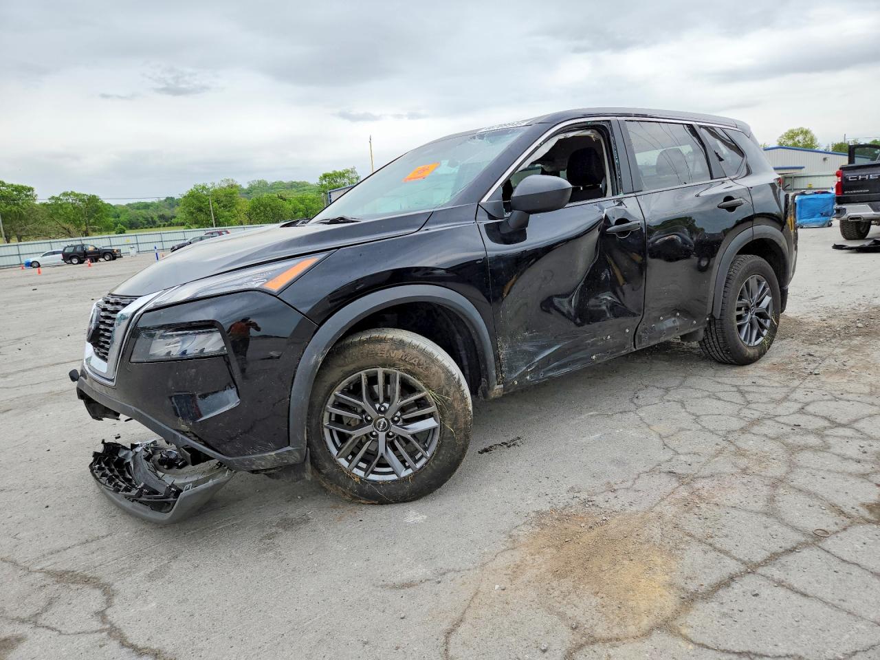 Salvage Nissan Rogue Image