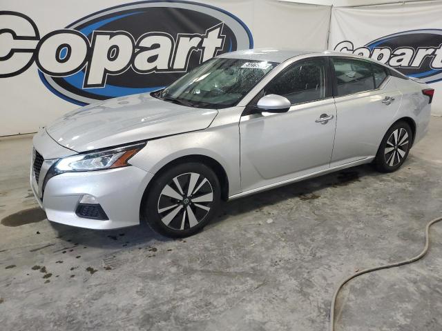 Salvage Nissan Altima Image