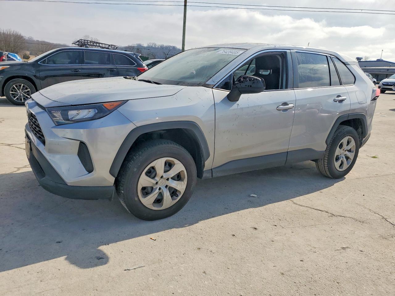 Salvage Toyota RAV4 Image