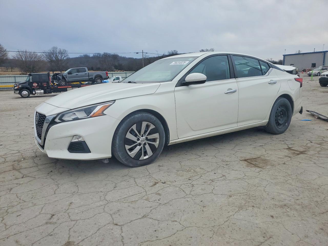 Salvage Nissan Altima Image