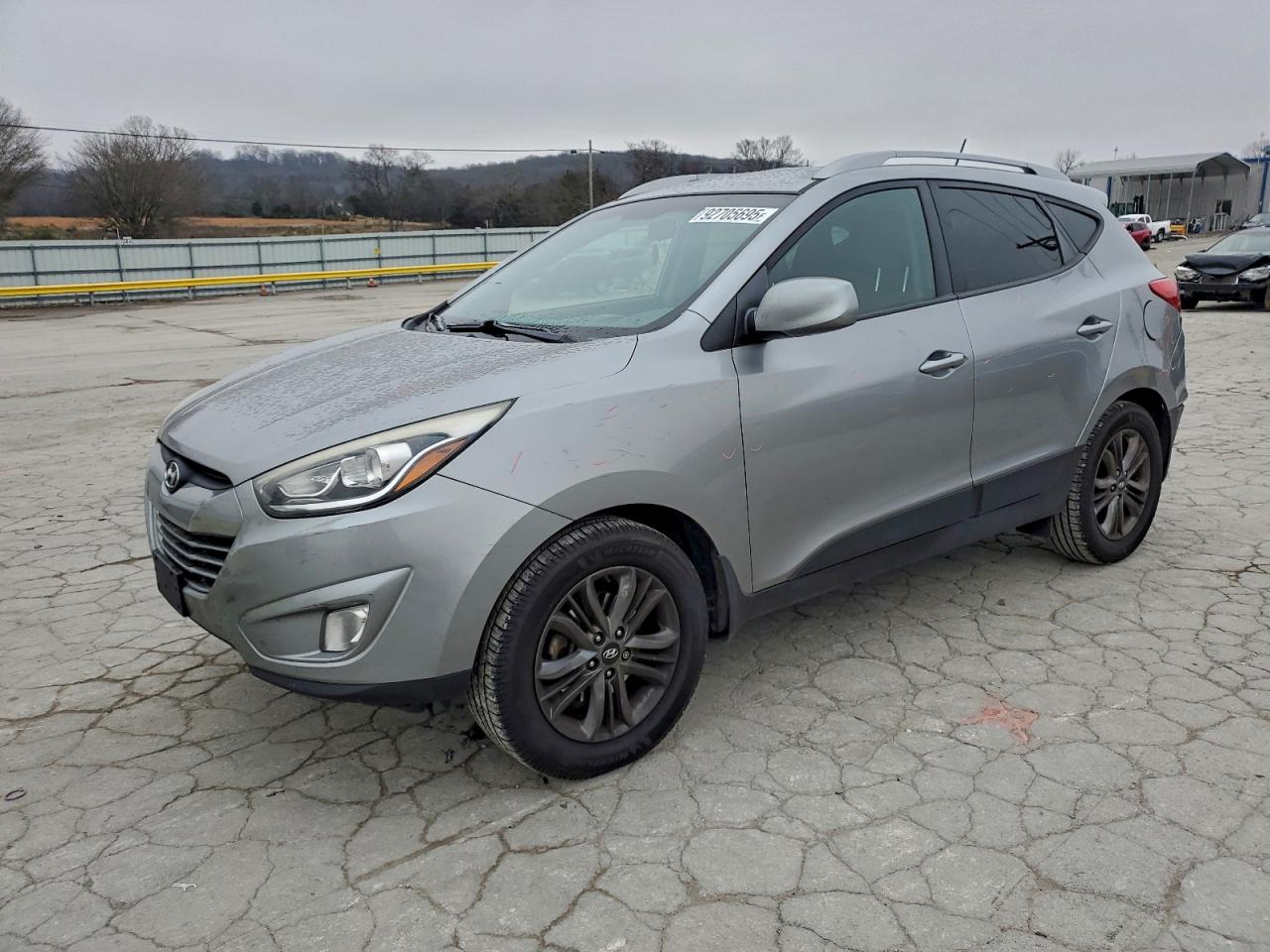 Salvage Hyundai TUCSON Image