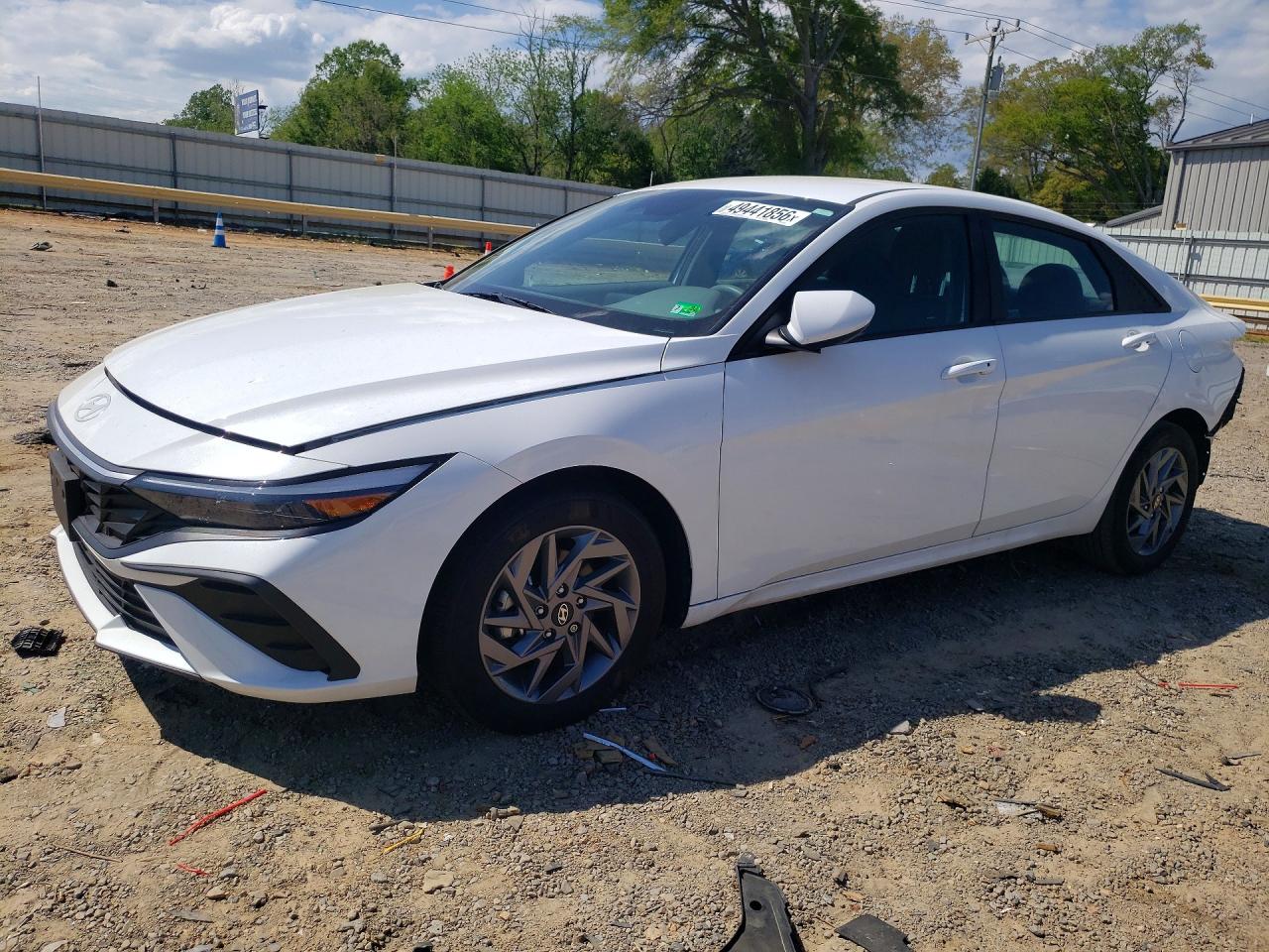 Salvage Hyundai ELANTRA Image