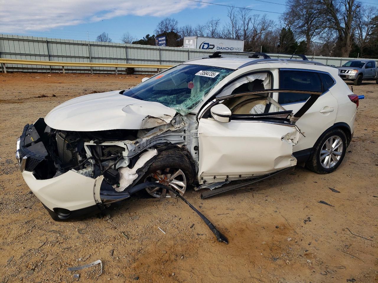 Salvage Nissan Rogue Image