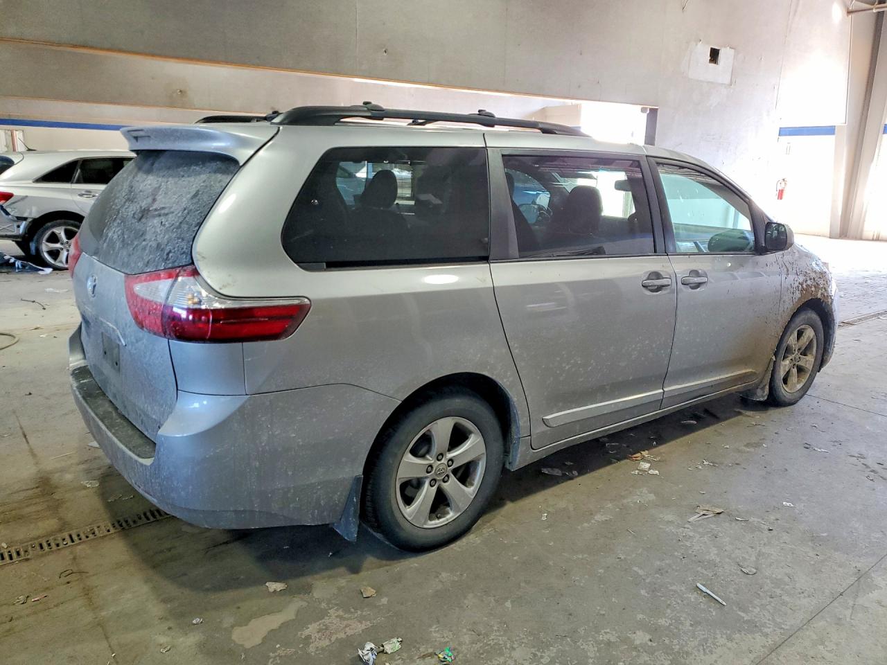 Toyota Sienna Le