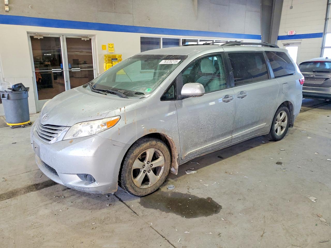 Salvage Toyota Sienna Image