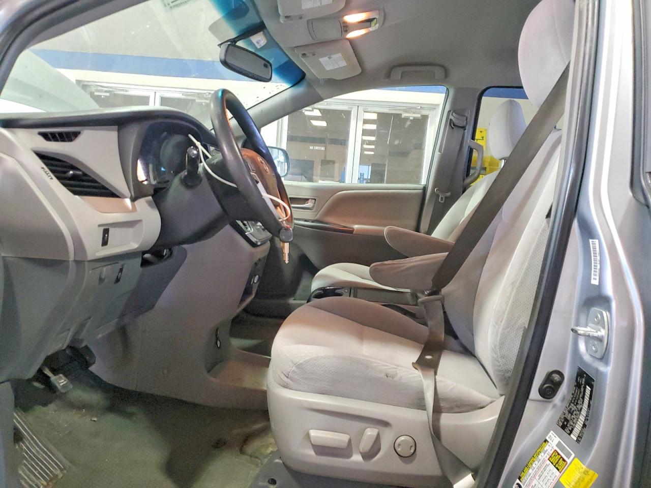 Toyota Sienna Le
