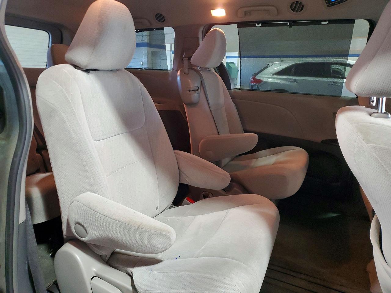 Toyota Sienna Le