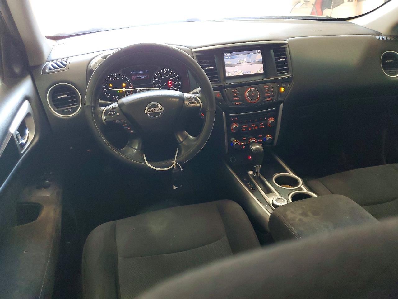 Nissan Pathfinder S