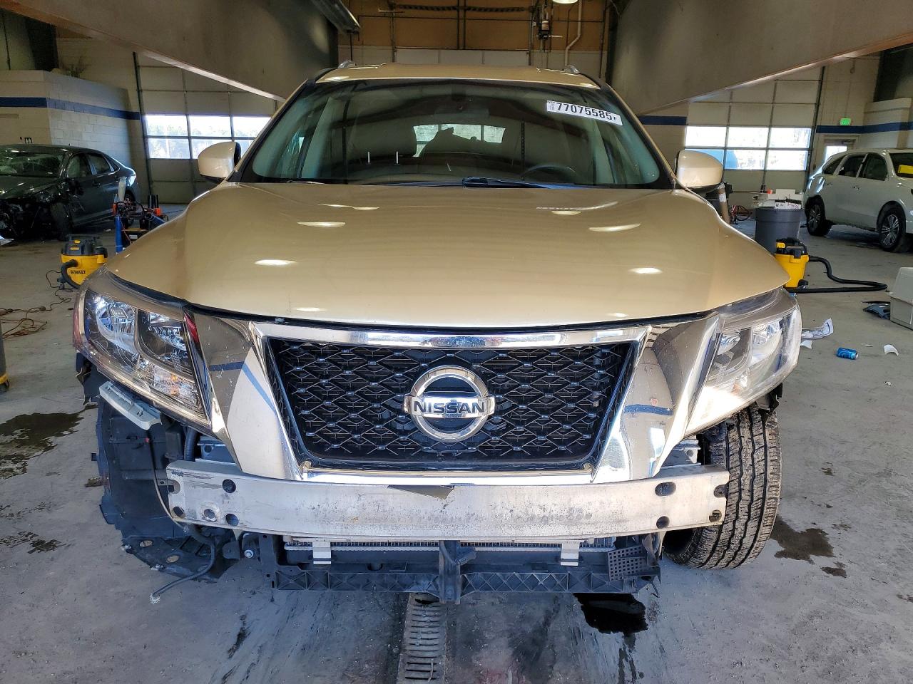 Nissan Pathfinder S