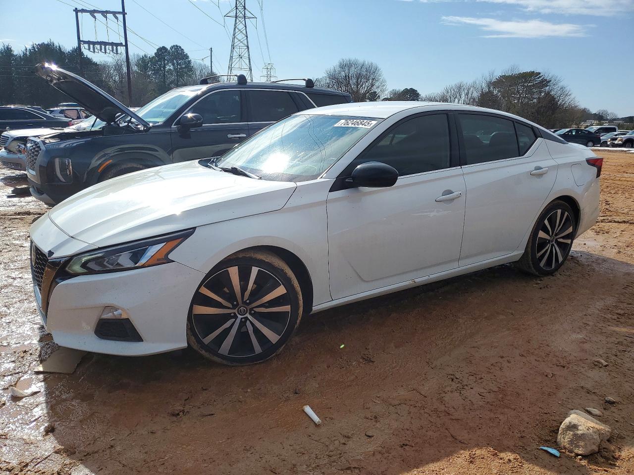 Salvage Nissan Altima Image