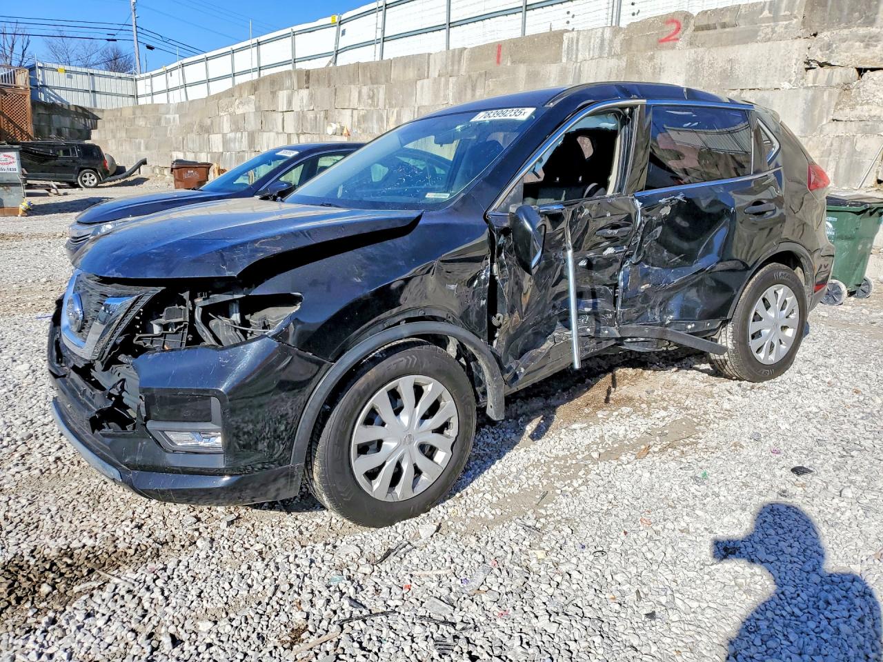 Salvage Nissan Rogue Image