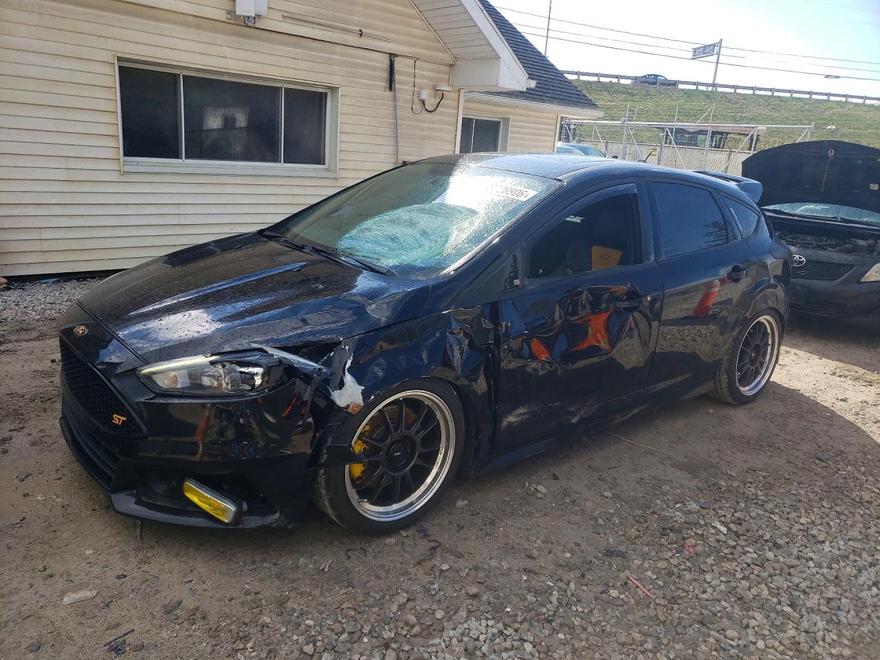 Salvage Ford Focus Image