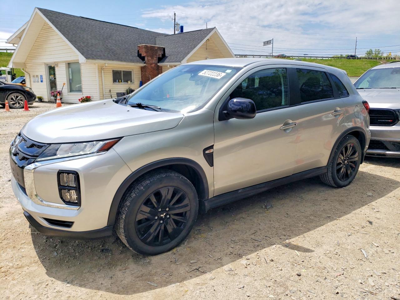 Salvage Mitsubishi Outlander Image
