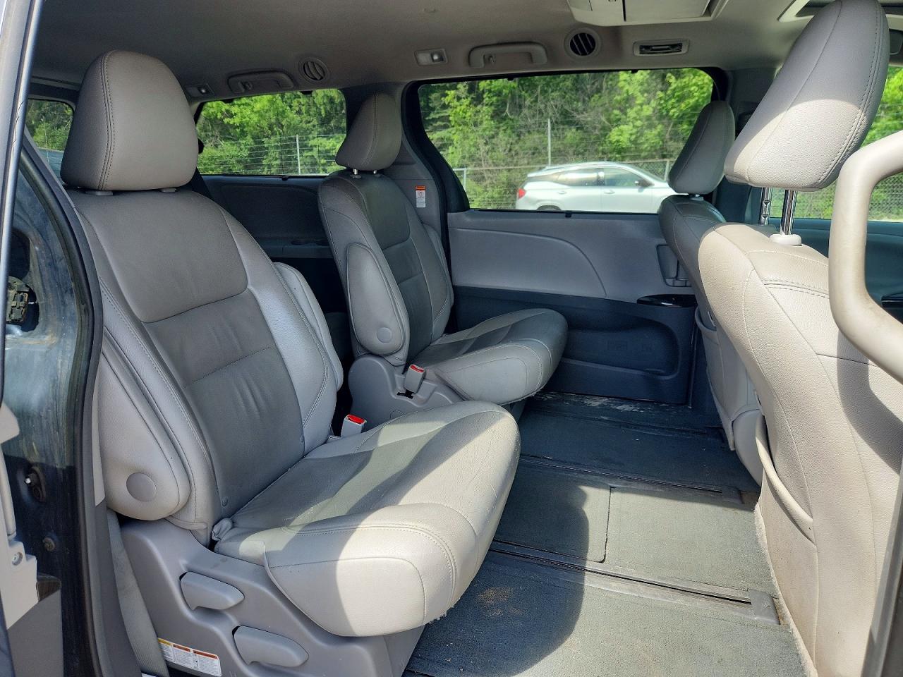 Toyota Sienna Xle Premium 7-passenger