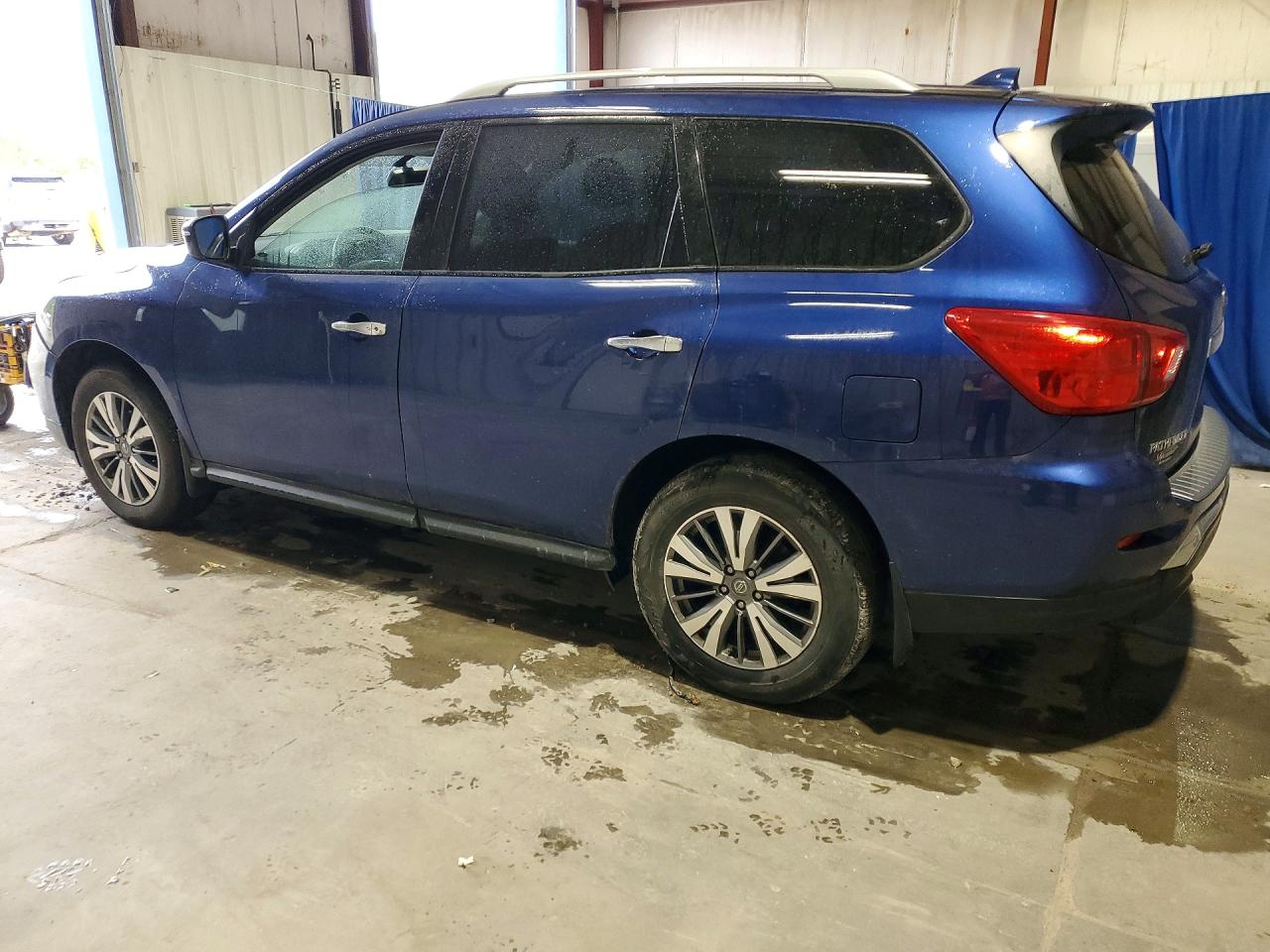 Nissan Pathfinder Sv