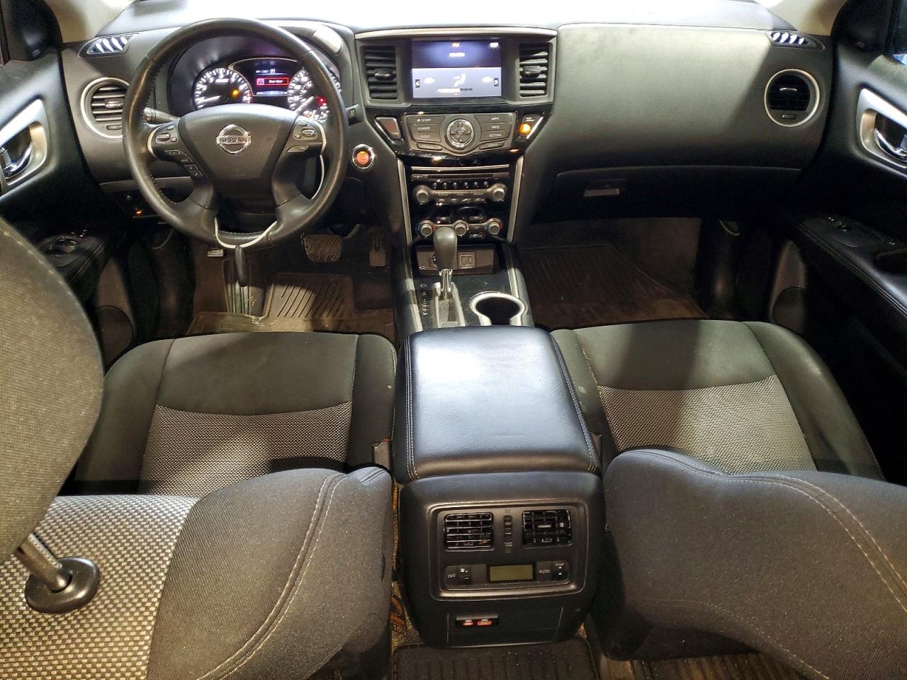 Nissan Pathfinder Sv