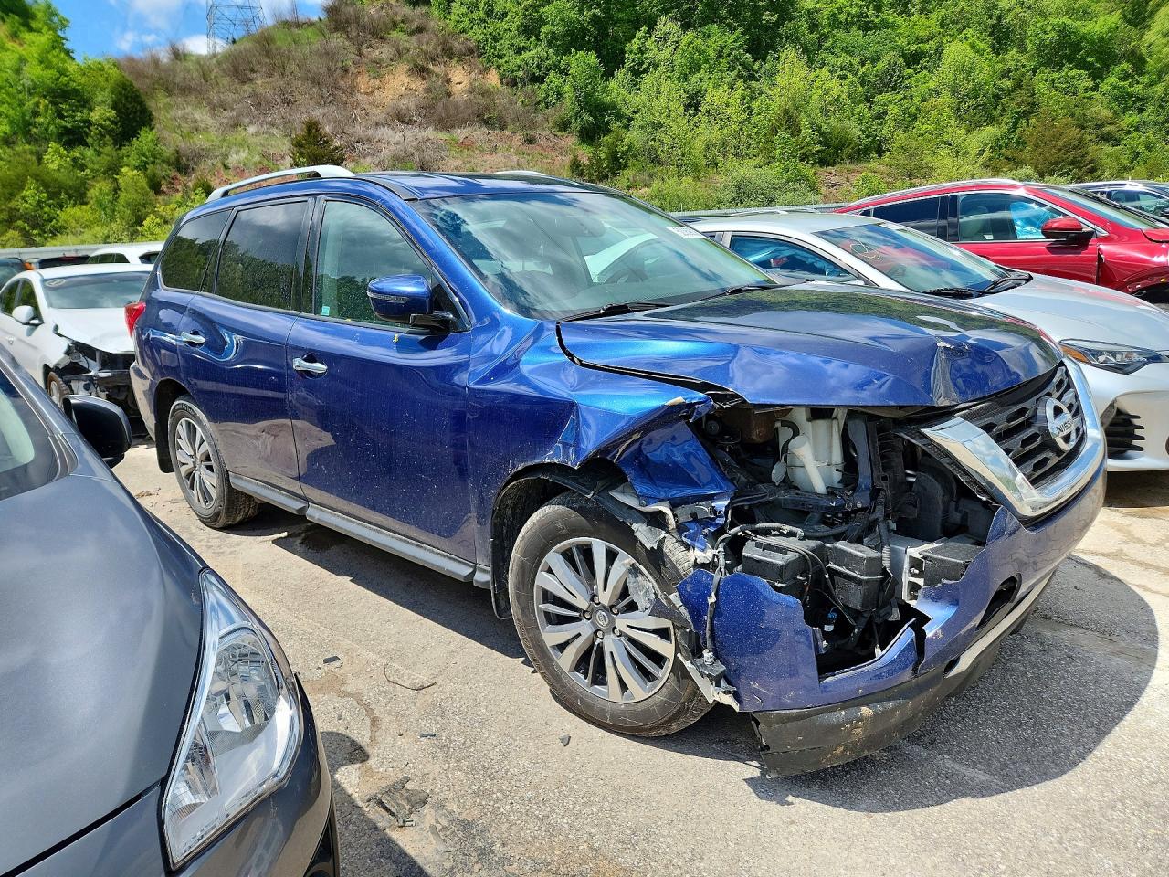 Nissan Pathfinder Sv