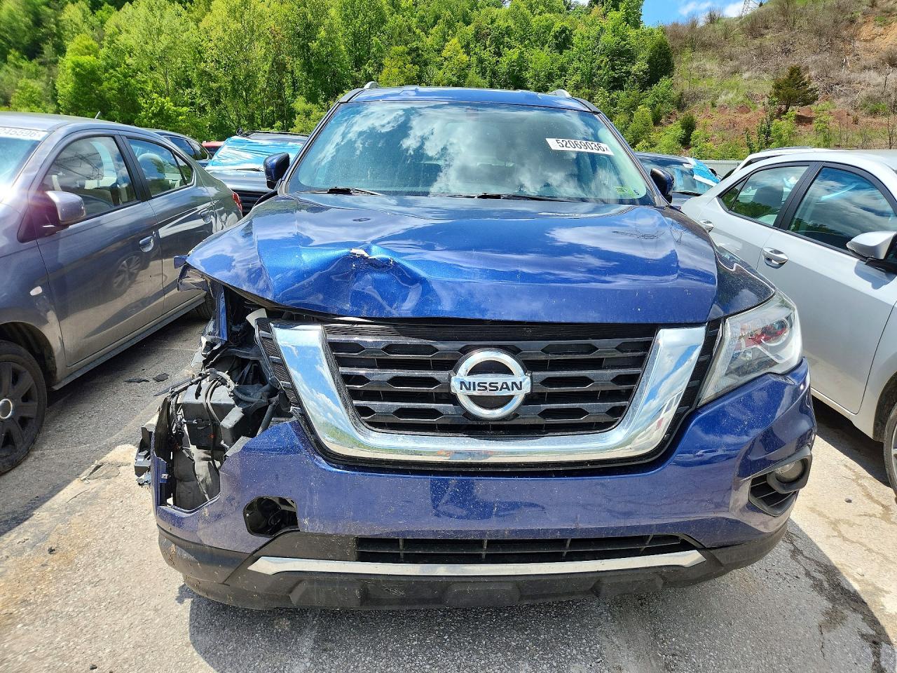 Nissan Pathfinder Sv