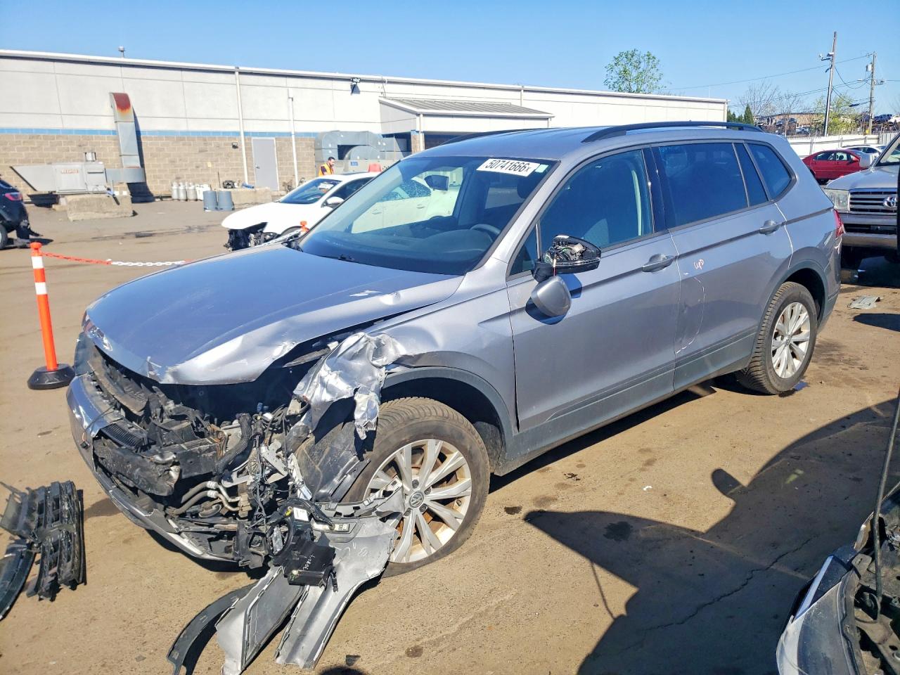 Salvage Volkswagen Tiguan Image