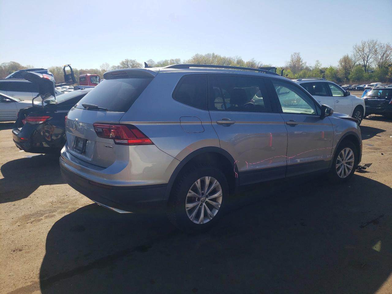 Volkswagen Tiguan S