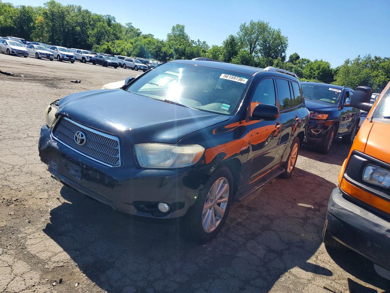 Salvage Toyota Highlander Image