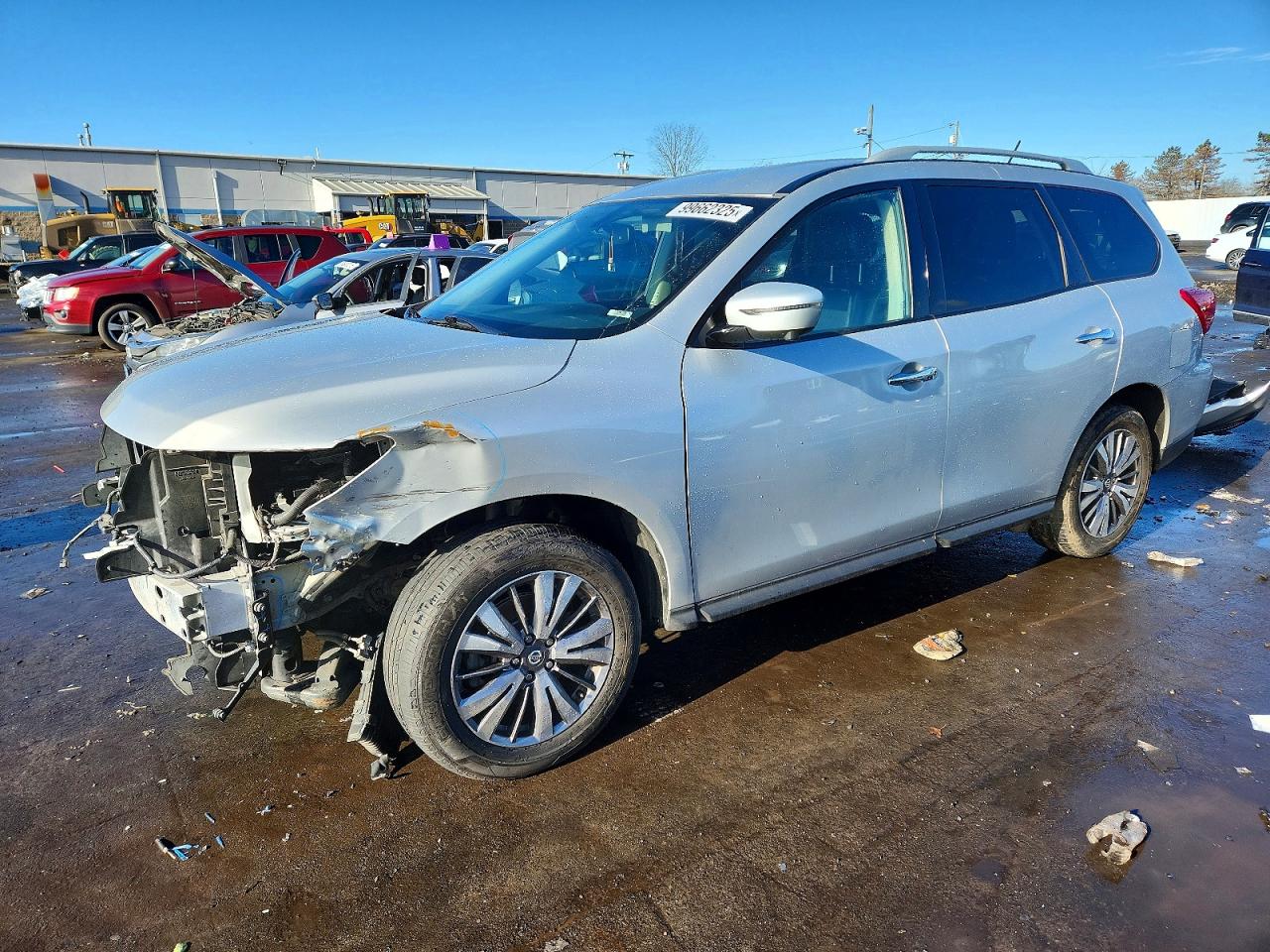 Salvage Nissan Pathfinder Image