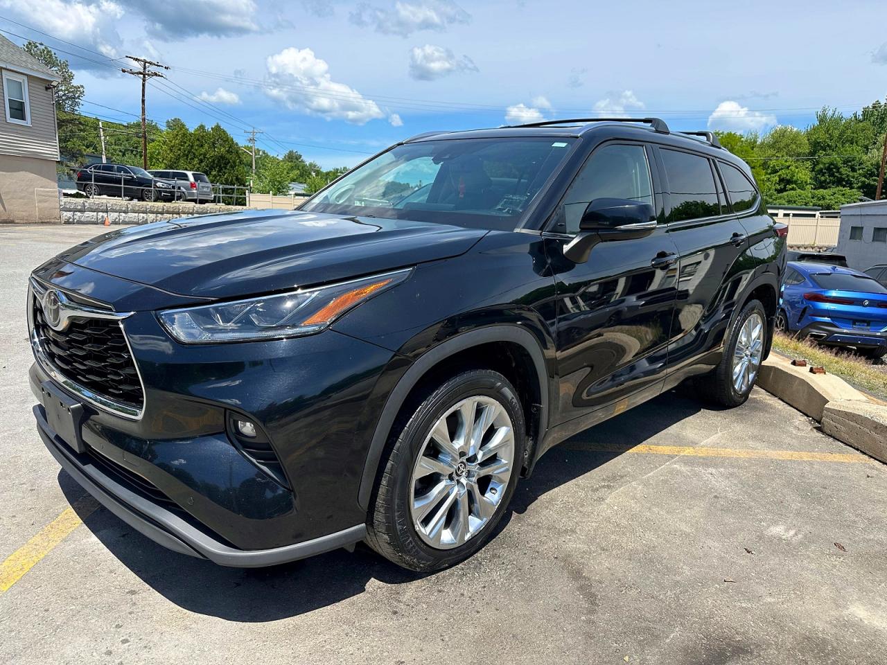 Salvage Toyota Highlander Image