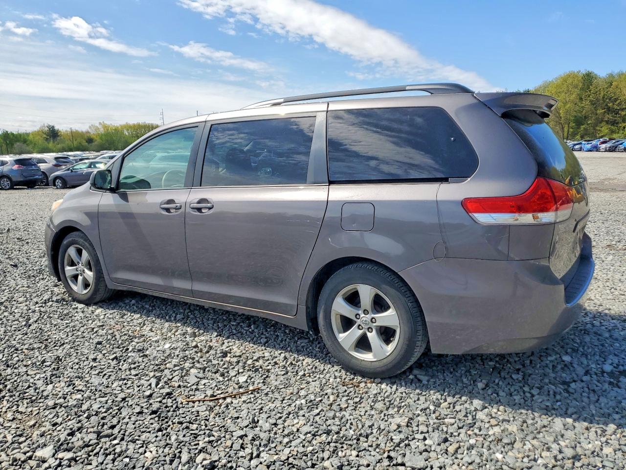 Toyota Sienna Le