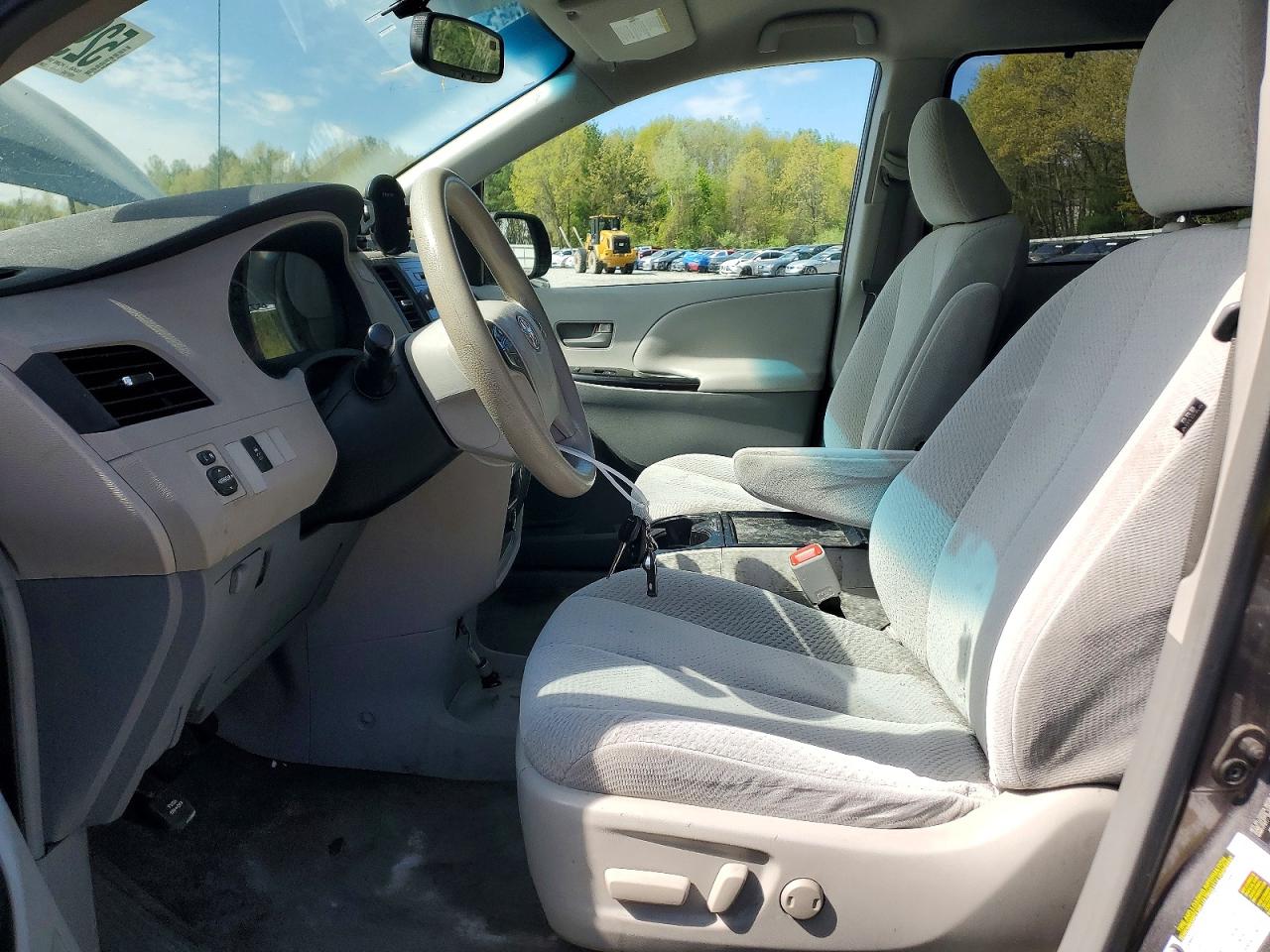 Toyota Sienna Le