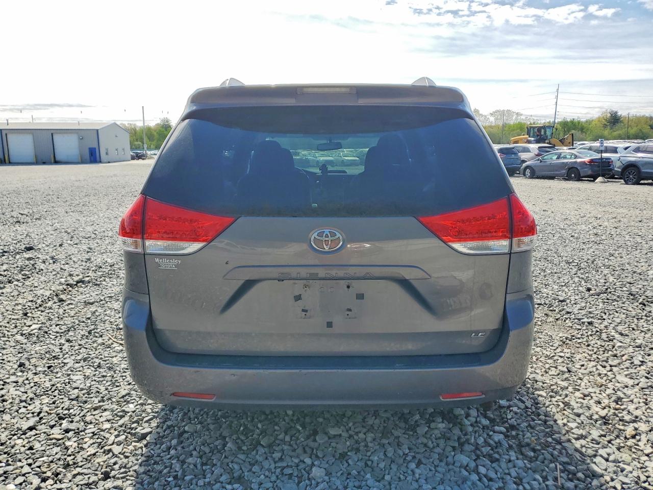 Toyota Sienna Le