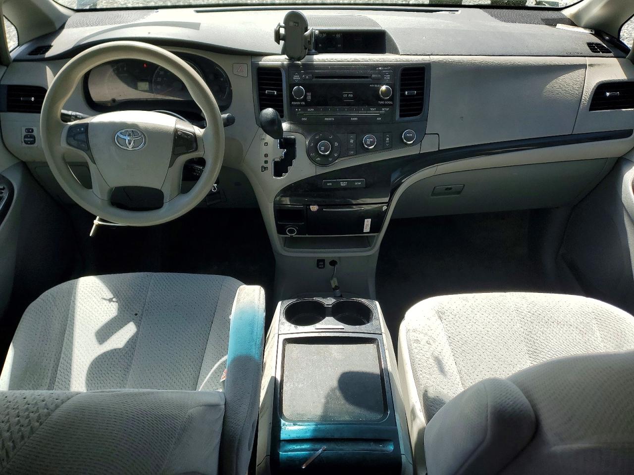 Toyota Sienna Le