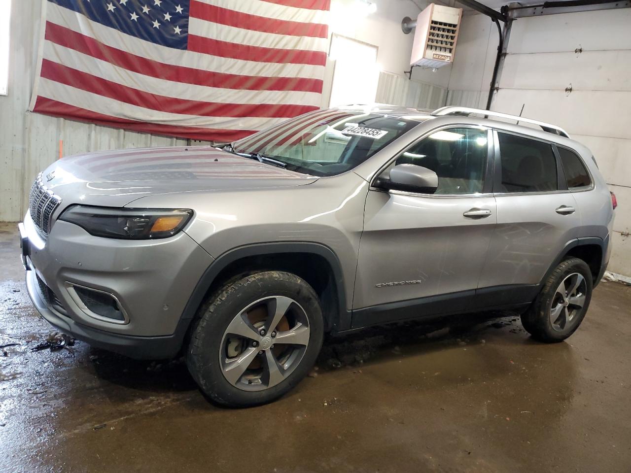 Salvage Jeep Grand Cherokee Image