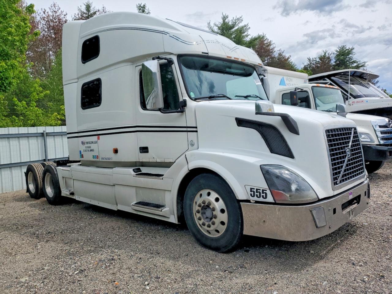 Salvage Volvo Vn Image
