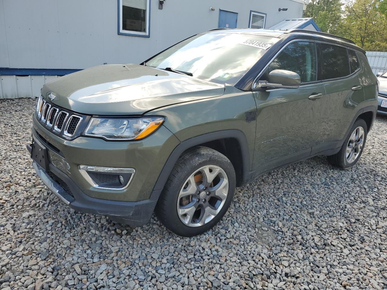 Salvage Jeep Compass Image