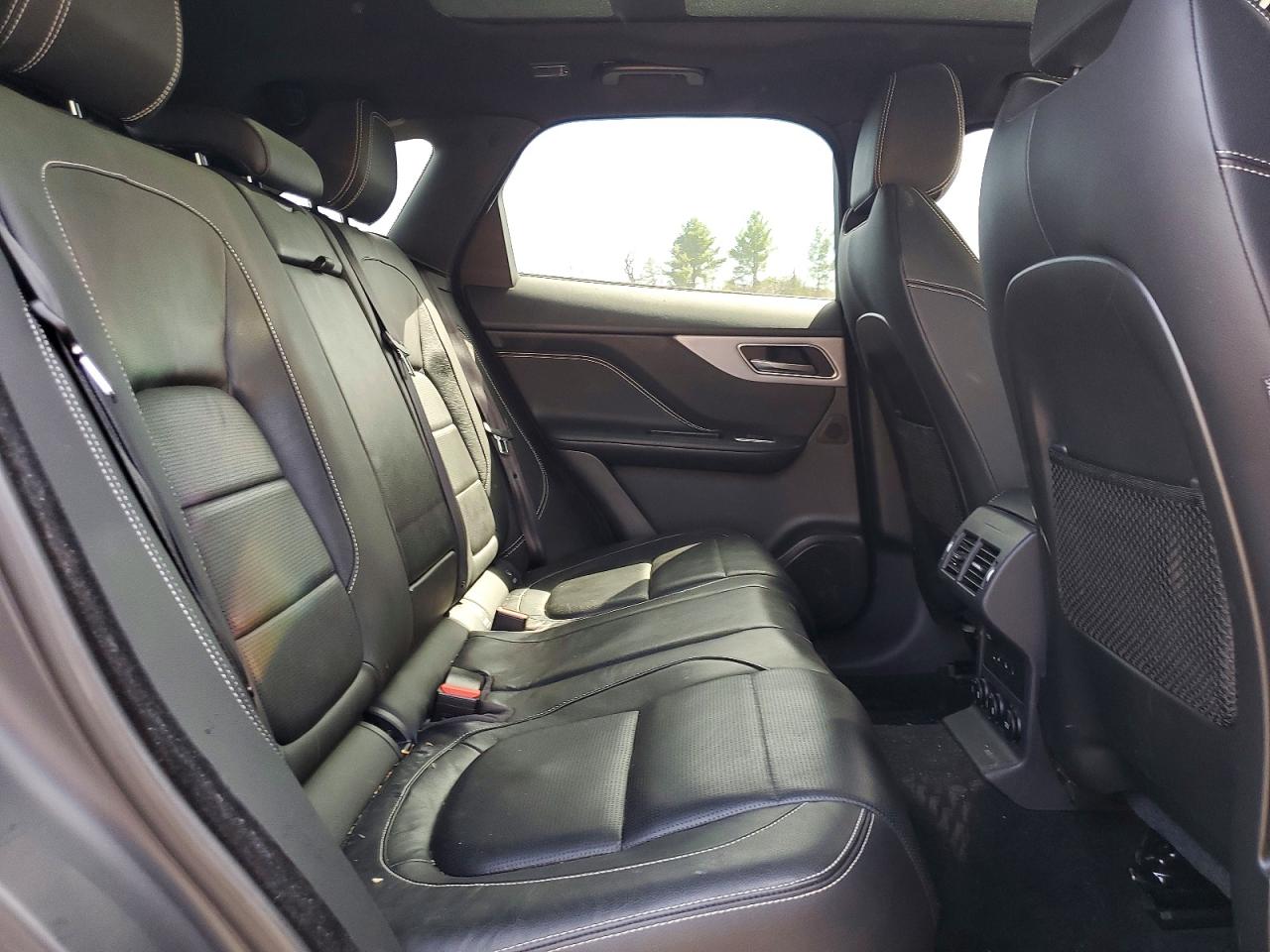 Jaguar F-PACE R - Sport