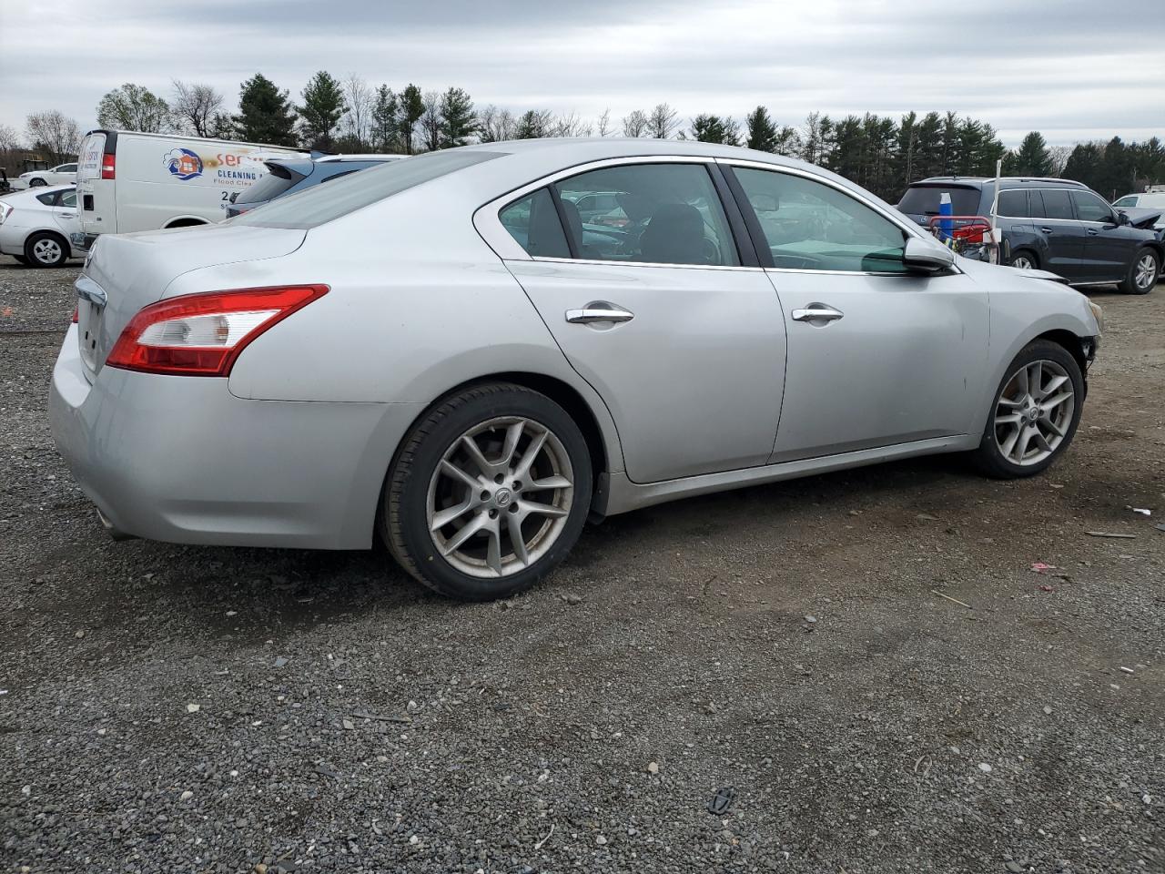 Nissan Maxima S