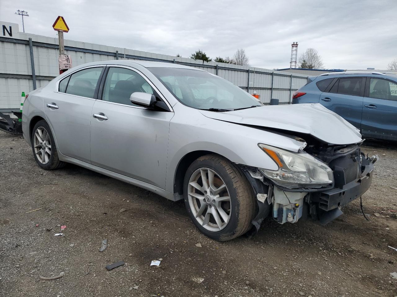 Nissan Maxima S